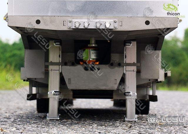 Paar elektrische aanhangwagensteunen gemaakt van metaal